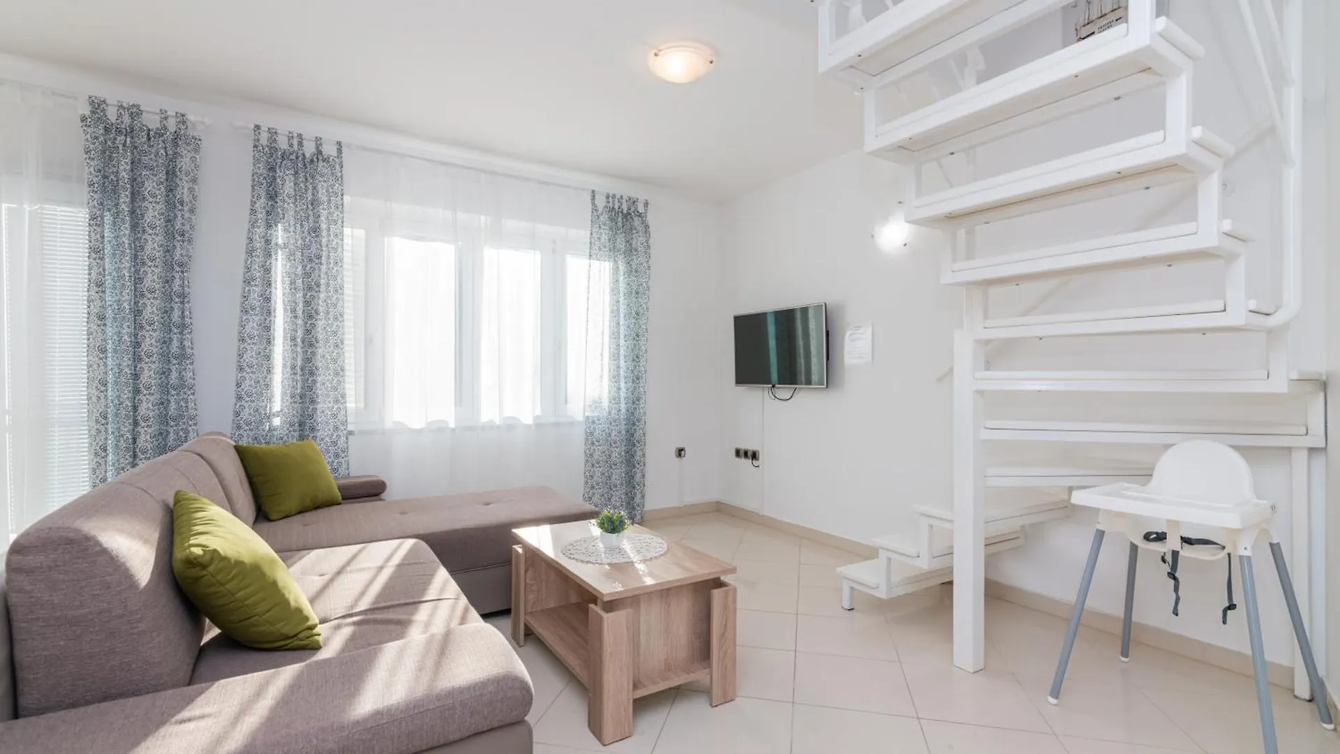 Apartments Mimoza Baska  0*, Baska (Krk) Croatia