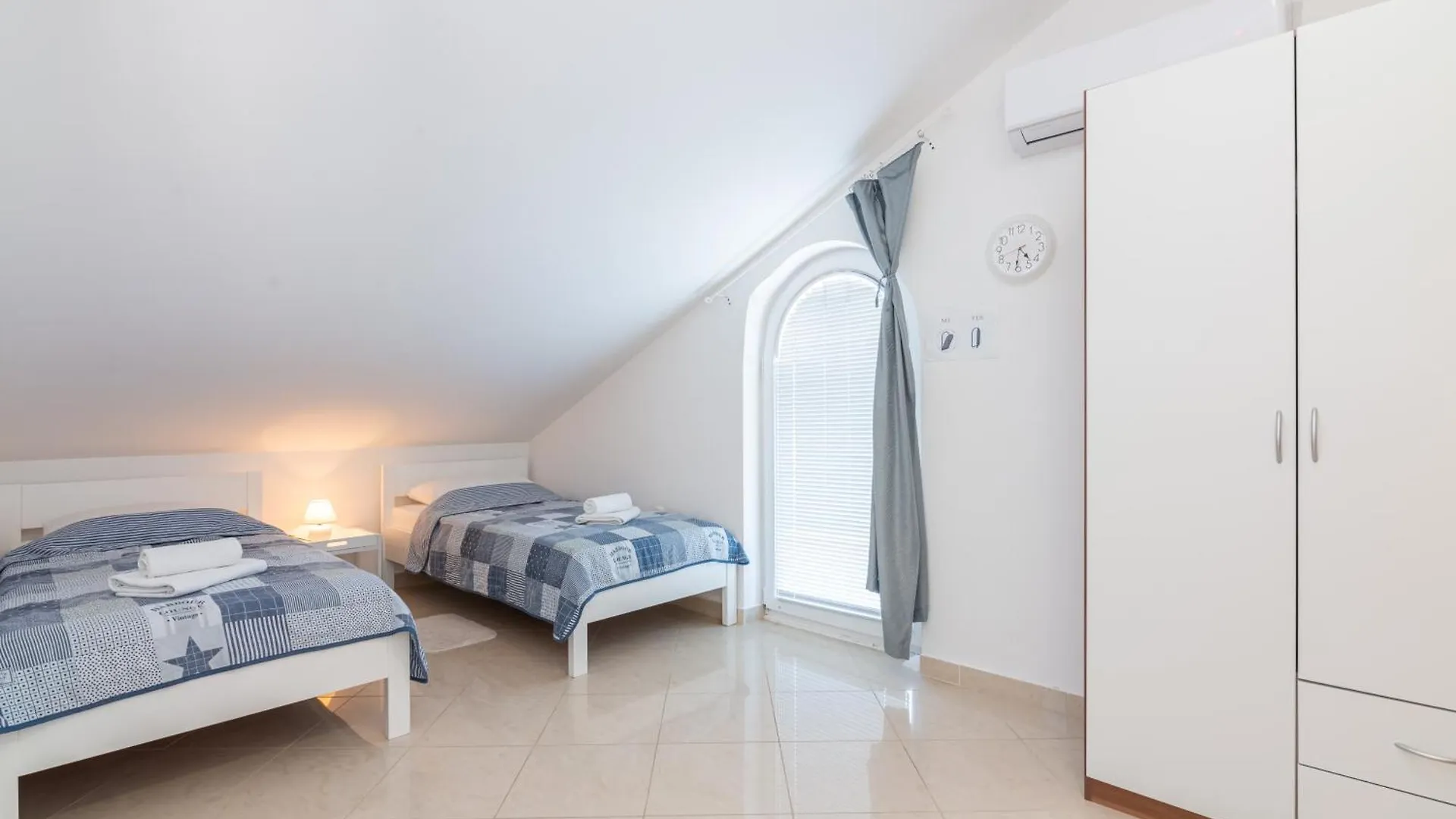 Apartments Mimoza Baska  0*, Baska (Krk) Croatia