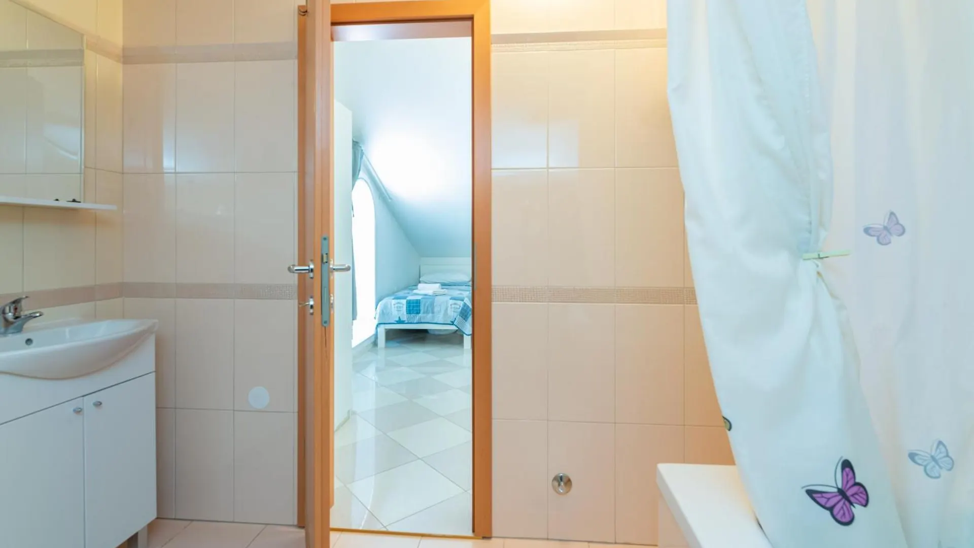 Apartments Mimoza Baska  0*, Baska (Krk) Croatia
